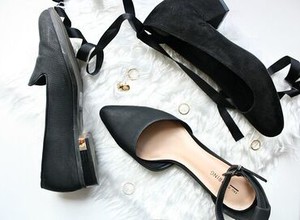ﾟ*｡☆ NEWスタッフ募集 ☆。*ﾟ
オシャレシューズSHOP！
即日スタート♪