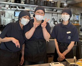 ＼渋谷駅すぐ！！／
新規スタッフ大募集！
トレーニングは5月から近隣の店舗で出来ます！安心してご応募ください◎