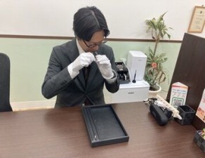 ★鑑定の知識が身につく！★
バッグの真贋など、役立つ知識も♪
60代以上の落ち着いたお客様が多いです！