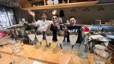 ▼美味しいまかない付き♪
定番の居酒屋メニューから��、
オリジナルまでイロイロ！
この為にバイト来てるって子多数(笑)