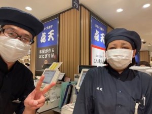 ＼学生～主婦さんまで多数活躍中!!／
シフトはしっかりご相談に乗ります♪
週2～なので家族との予定も両立バッチリ◎