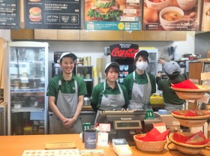 日本生まれのバーガーSHOP★
バンズもポテトも1つひとつ手作りにこだわる
"特別感"が人気のお店！
そんなバーガーをまかないで♪