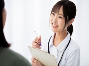 くつを含めた上下制服を会社から貸し出しします。
クリーニングも定期的に行うため衛生的！
制服の持ち帰りもなくラクラク◎