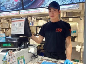 ＜未経験OK＞
美味しいステーキが人気の88グループで、
あなたも一緒に働きませんか?
入社祝いの商品券あり
