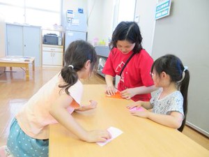 ＼子どもと一緒にスタッフも成長！／
一人一人のアイデアが、
子どもたちの"笑顔"に繋がる◎
残業月10h以下の安定環境！