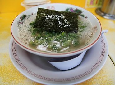 ＼グルメサイトでの口コミも高評価★★★／
23年続く地元で有名なとんこつラーメン、
これ、賄いで食べれちゃいます！！