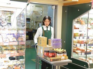 現在のスタッフもみんな未経験からスタートしました♪先輩スタッフが側にいるから、わからないことも聞けるのも安心ポイント！