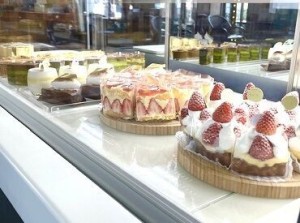 素材にこだわる美味しいケーキで
皆様を笑顔にする素敵なお仕事です！
社割で3割引きも♪