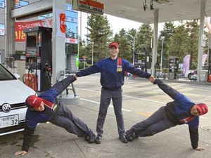 高校生/大学生活躍中！
まずは簡単なお仕事からスタート♪
分からないことは、気軽に先輩スタッフに聞いて下さい！