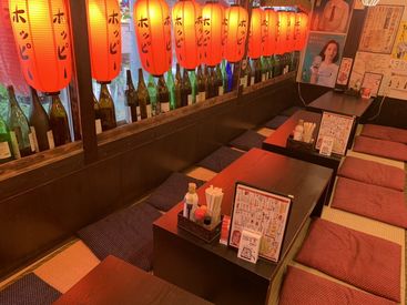 ランチでもお酒を楽しみに訪れる方多数◎
明るいスタッフばかりで店内はいつもワイワイ��★
新人さんもスグに馴染めますよ！