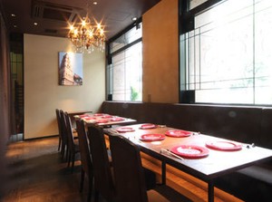 ★フリーター大歓迎★
飲食店が初めてという方も
副業として働きたいという方もOK！
充実の研修と教育制度でキャリアアップも◎