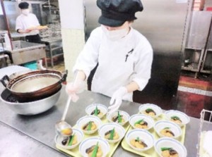 ＼スタッフ募集☆／
調理補助の募集です◎
もちろん未経験でもOK！
1食200円のお得な食事補助あり♪