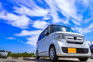 車での直行直帰OK！定められた期間内で
担当学校を訪問するだけ★