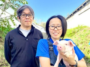 ＼今こそ飛び込んでみては？／
豚の繁殖～出荷までを行っています。
子豚の成長を見守れるのが、何よりのやりがいです♪