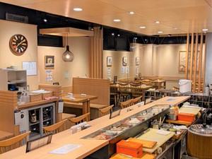 綺麗なお店で働けますよ♪
高校生や初バイトの方も大歓迎です！