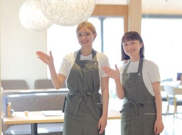 「初飲食バイト」でも安心♪
研修に特別チカラを入れています！
自信を持ってバイトができるよう、
全力でサポートします★