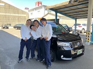 幅広い年代の男性スタッフ活躍中！
みんな優しく頼りがいのある方ばかり◎
和気あいあいとした雰囲気の風通しの良い職場です。