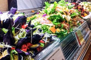 ﾟ*｡☆ NEWスタッフ募集 ☆。*ﾟ
・デパ地下有名お惣菜SHOP
・制服支給あり
・高時給×前払いあり
・キッチン経験があればOK