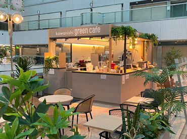 ＼カウンター越しでの接客／
セルフでの片付けStyleなので、
初心者でも対応しやすいCaféです♪
