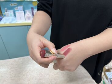 お客様は地元の常連さんがほとんどです★
スタッフ同士が仲が良く和気あいあいと
お仕事しています♪