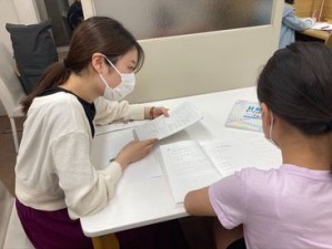 <学校終わりに稼ごう♪>
1コマ（90分）2250円は時給換算1500円♪
1コマ勤務もOKなのでサクッと☆
1日4コマ勤務で9000円GET◎