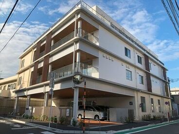 4階建てのきれいな建物に生まれ変わりました！
もう1棟建設中です。