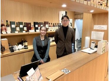 来店したお客さまへのお声がけや
オススメのお��酒をご紹介したり★
その他、品出しやお酒の梱包などお仕事自体は難しくないです◎