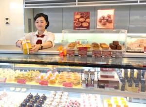 「小さい頃、ケーキ屋さんが夢だった！」
そんな方も多いかも♪
接客/販売経験→ナシでもOK