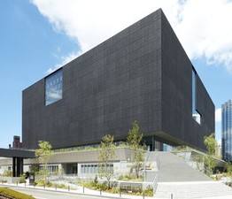 大阪を代表する文化施設「大阪中之島美術館」が勤務会場です！
＼WEB面接実施中／
初心者の方やバイトデビューの方も安心◎