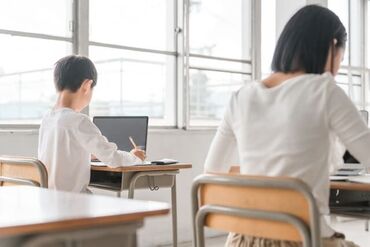 元気いっぱいの子どもたちが待っています♪
「今日は何して遊ぶ？」�「この宿題教えて～！」
そんな会話からお仕事スタート★