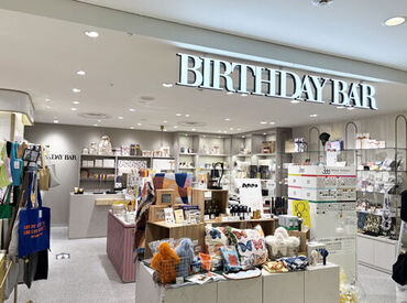店内には"カワイイ"が勢揃い♪なんと当社、1500点のアイテムを扱ってるんです。新商品が続々登場するから、毎日が新鮮！