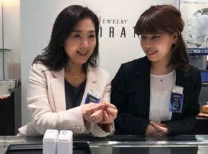 『今日は何をお探しですか？』
まずは一言、お客様にお声かけすることからスタート♪