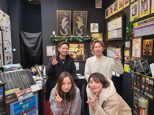 *+. ノルマなし .+*
接客の経験や知識は【ゼロ】でOK!!
既存メンバーの前職は
工場や音楽関係など未経験からのスタートが多数！