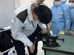 ＼モノづくり業界未経験OK／
先輩たちも知識ゼロから始めた方ばかり！
初めての業界でも安心できる研修制度をご用意しています。
