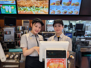 頑張り次第で、年齢関係なく
色んな役職に就けるのもマクドナルドの魅力。
「バイトの経験が就活に役立った！」
なんて先輩も♪