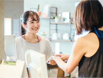 人気のショップに取引先多数あり！
あなたに合ったお店をご紹介します♪
交通費支給など待遇もバッチリ◎
幅広い世代が活躍中★