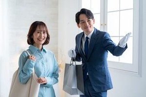 虎ノ門ヒルズ駅から徒歩3分！
人気駅での勤務になるので、
仕事終わりに買い物なども楽しめます♪