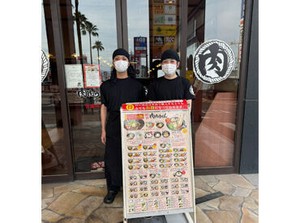 「いらっしゃいませ♪」が元気に言えればOK！！
土日は嬉しい時給UP☆彡学校が休みの日だけでも働けちゃう◎