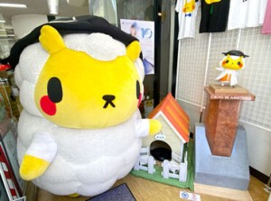 ＊どこかで見たことがある♪＊
北海道生まれのキャラクターやお土産・グッズに囲まれて
楽しくお仕事をしませんか？