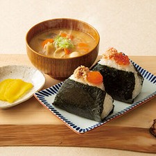 ＼＊ シフトは半月ごと提出 ＊／
みなとみらい駅からスグ！
バイト終わりに晩ご飯の買い物や、映画にだって行けちゃう◎