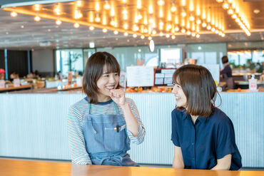 ＼まずは明るいあいさつから◎／
接客業経験者の方も大歓迎♪+.
未経験の方のチャレンジも大歓迎！