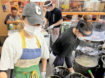 留学生＆外国人スタッフも活躍中！
多国籍なお店でたくさんの出会いあり◎