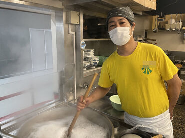 高校生の初バイトにも！
地元に根付く老舗店だから安心して働けます◎
料理・接客経験は問いません！
まずは��お気軽にご応募を◎