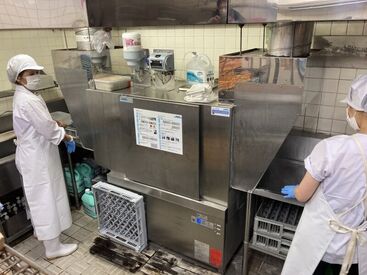 洗い場には大型食洗器もあります★