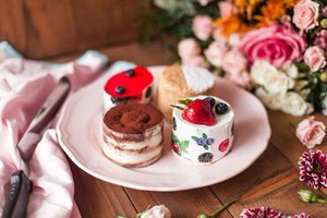 ﾟ*｡☆ NEWスタッフ募集 ☆。*ﾟ
神戸の有名洋菓子SHOP
未経験でも安心の職場
20～50代幅広く活躍中♪