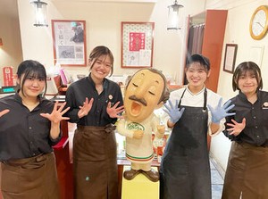 ＼ホール・キッチン大募集！／
接客や料理未経験から始めた先輩も活躍中★
一緒にスタートする仲間にも出会えるかも♪