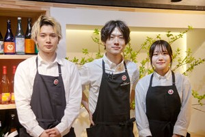 4月18日NEWオープン!!写真は系列店スタッフの写真です♪充実の好待遇がてんこもりッ!!ワイワイ楽しく稼ぎたい方必見の職場◎