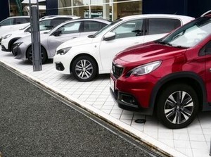 未経験の20～50代活躍◎
中型・大型免許を持つ40～50代のベテランも
心機一転、新たな派遣先で活躍しています*
※イメージ画像