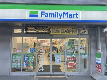 駅チカ！アクセス抜群のお店です♪
学校帰りやWワーク後のお仕事でも通勤ラクラク◎
キレイな店舗で働きませんか��？