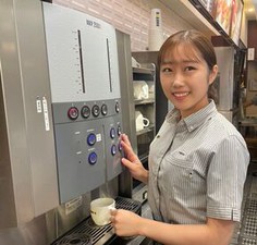 優しくて面白い先輩がそろっています♪
年齢関係なく仲がとても良いので、
カフェバイトが初めての方も安心して始められますよ！